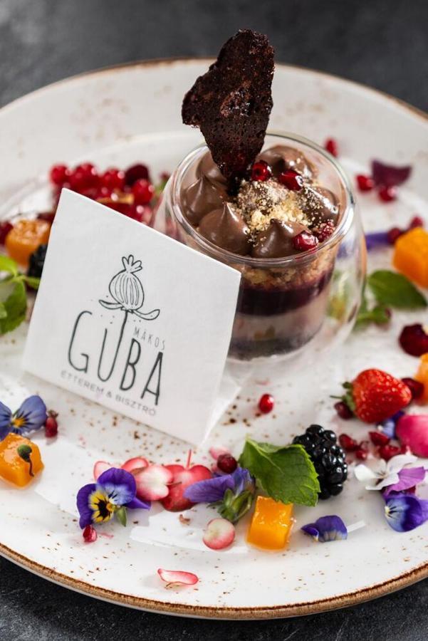 Guba Vendeghaz Bed & Breakfast Gyorujbarat Bagian luar foto