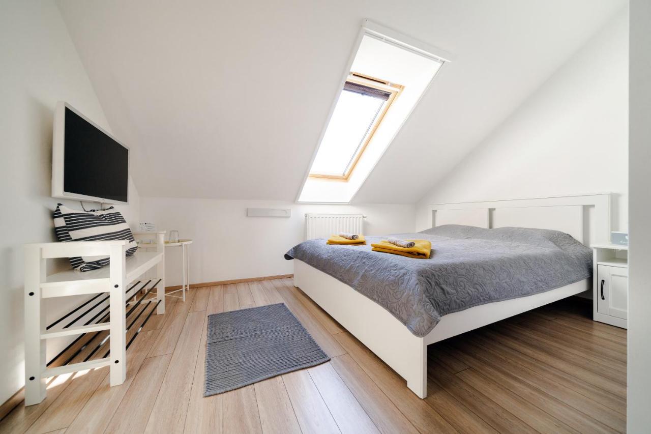 Guba Vendeghaz Bed & Breakfast Gyorujbarat Bagian luar foto