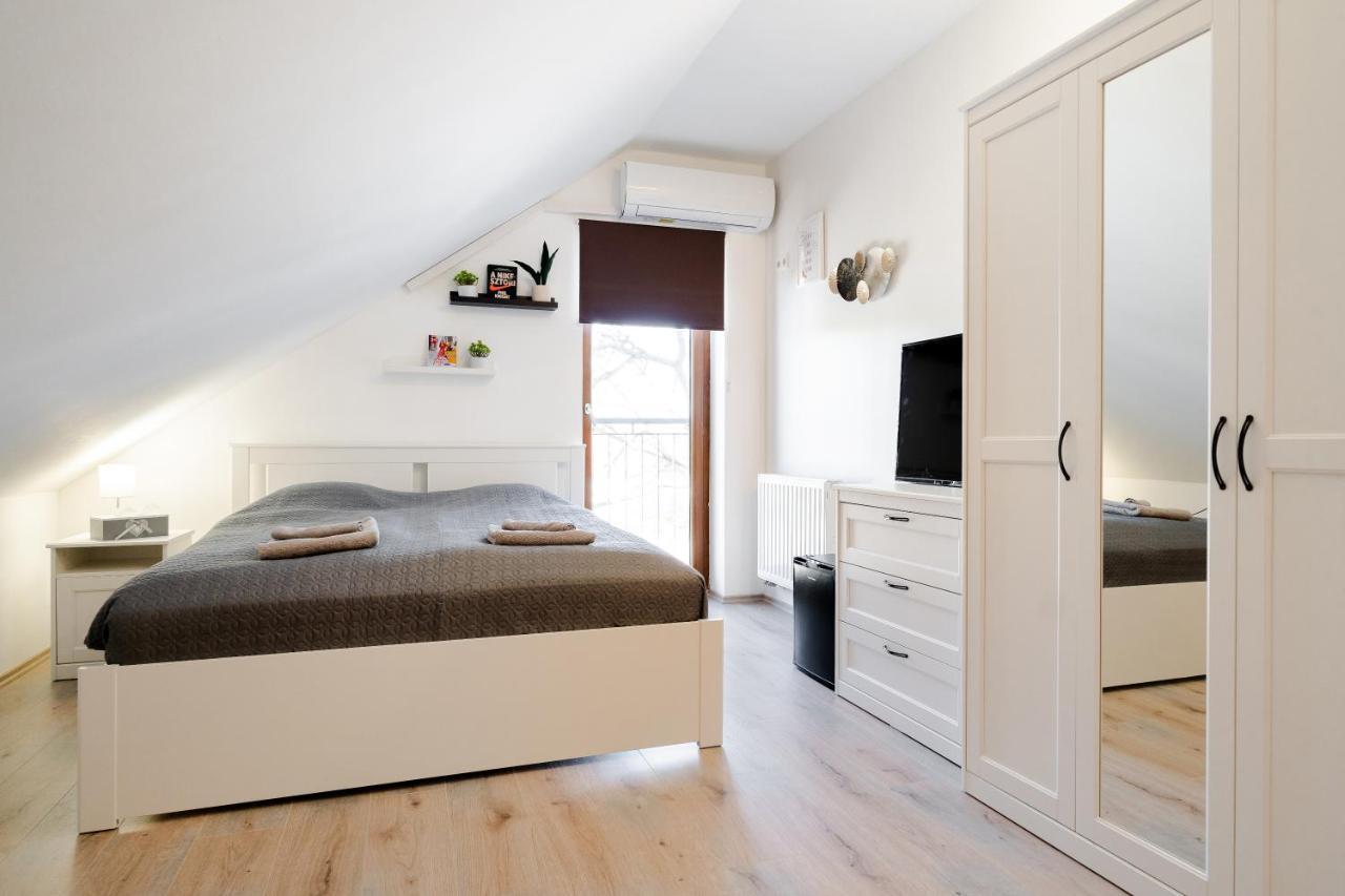 Guba Vendeghaz Bed & Breakfast Gyorujbarat Bagian luar foto