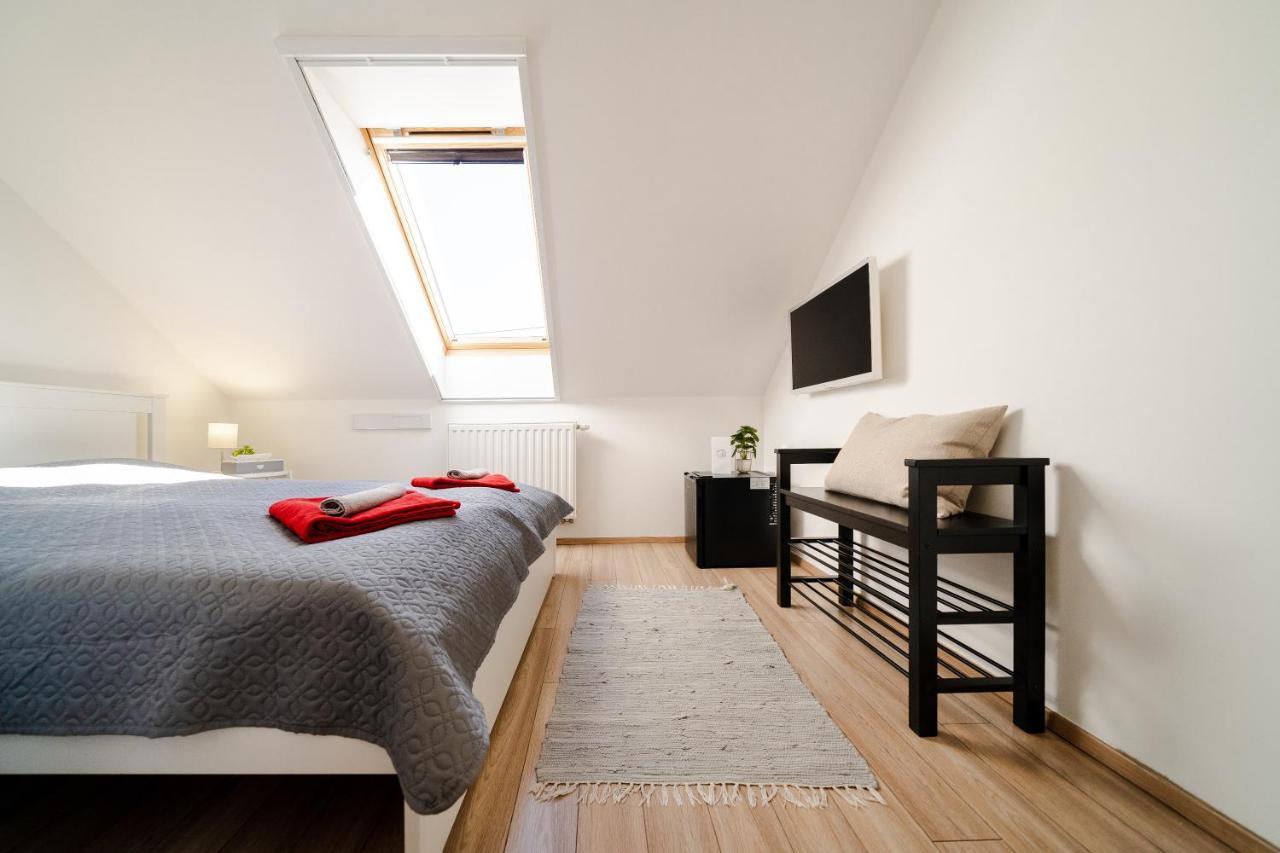 Guba Vendeghaz Bed & Breakfast Gyorujbarat Bagian luar foto
